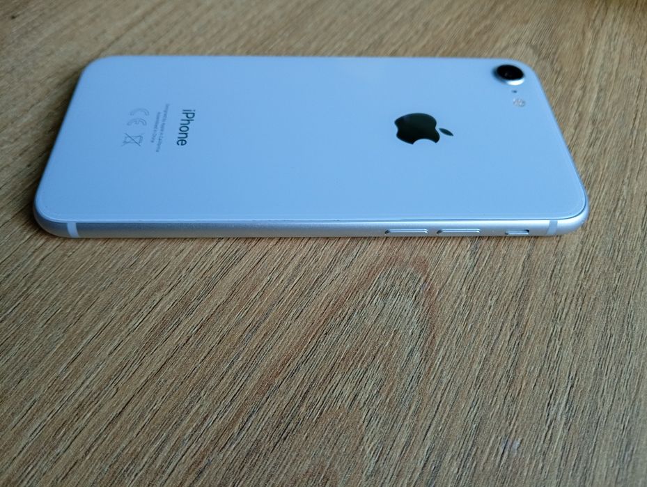 iPhone 8 80%baterie