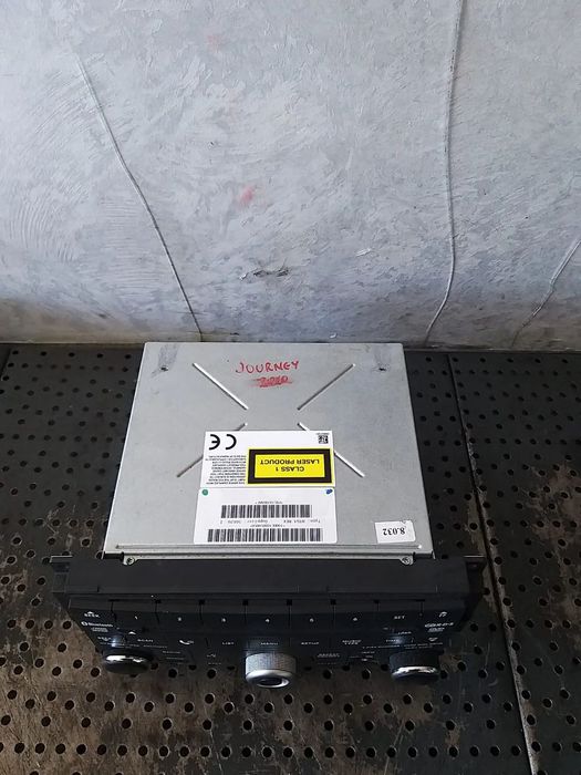 Radio cd player mp3 navigatie dodge journey p05107098af