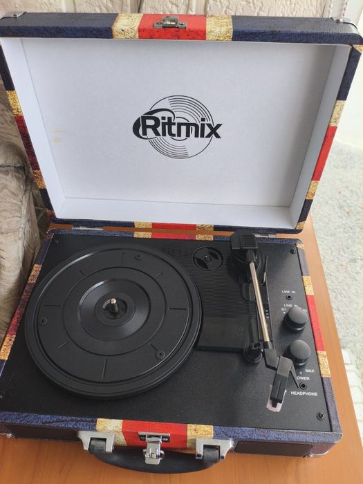 Проигрыватель виниловых пластинок Ritmix