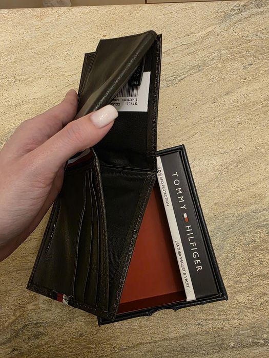 Чисто нов мъжки портфейл Tommy Hilfiger