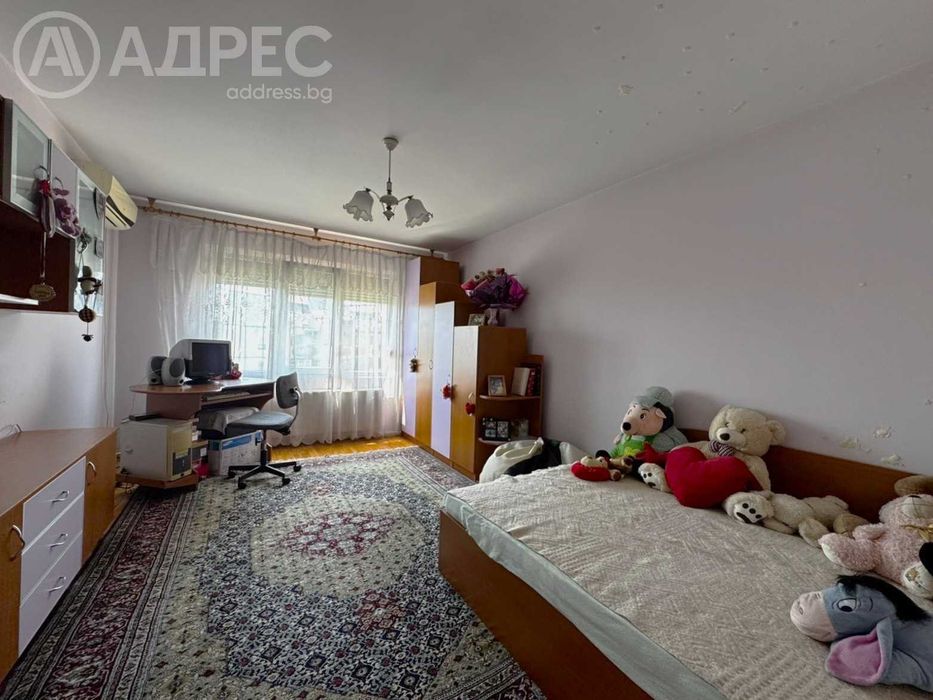 Тристаен апартамент, Дружба 3, 102 кв.м., ет. 5/6, с подобрения