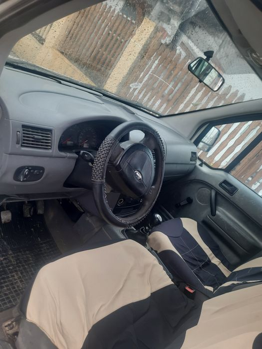 Vând Ford tourneo
