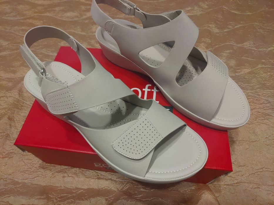 Дамски сандали..