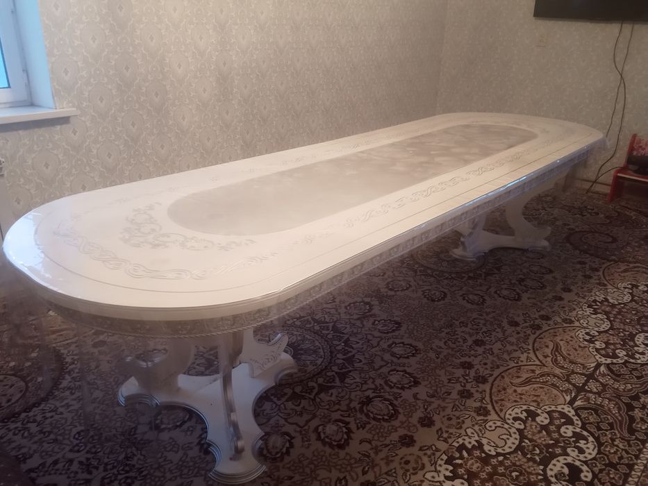 Стулья и стол для гостиной продам