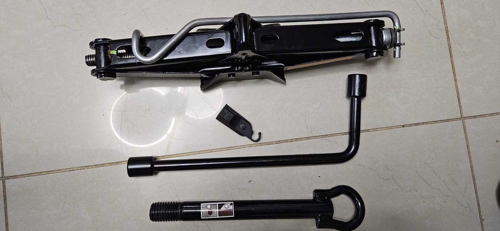 Trusa completa de pana Renault Espace 5 - 997506873R, cric cui tractare, chie roti si  cheie extragere capace prezoane