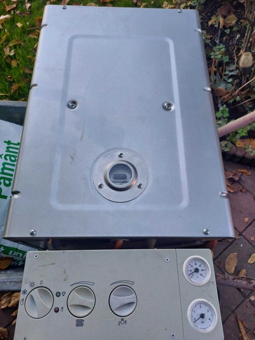 Centrala termica Arca Pocket 28 F functionala, pentru piese de schimb