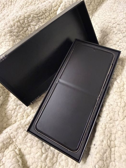 Продам Samsung Z Flip 3 256 gb