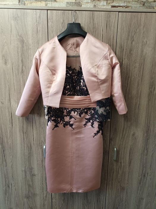 Официална рокля размер М