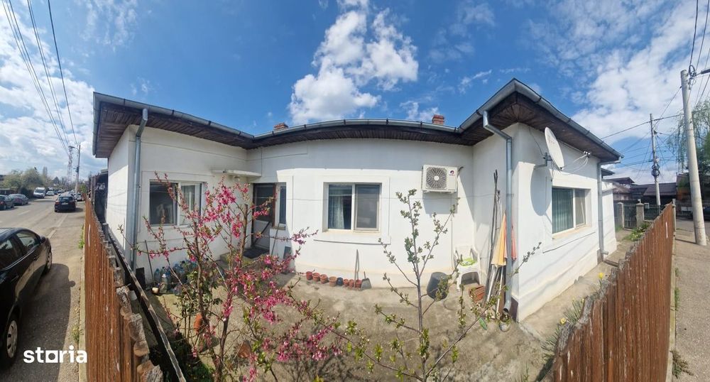 Casă rezidențială din cărămidă cu garaj, pivniță si curte privată
