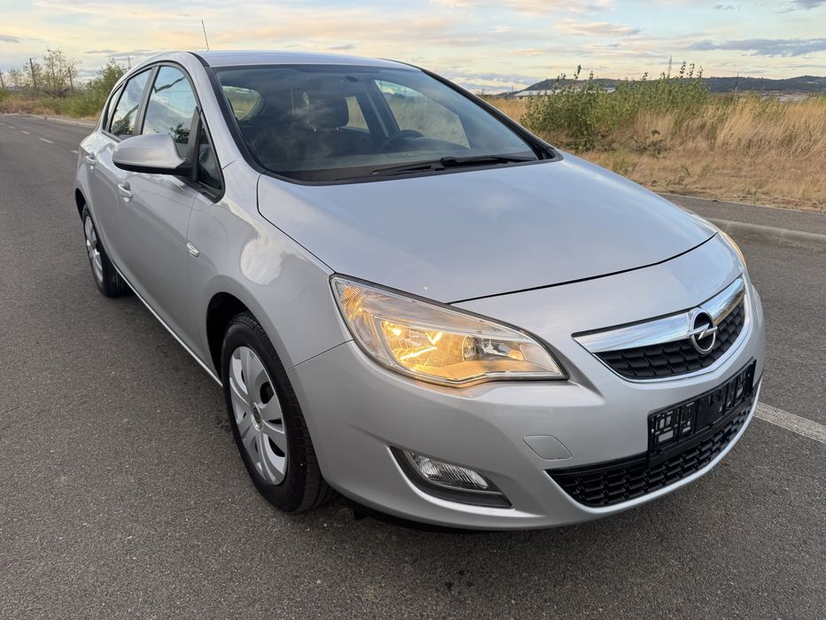 Opel Astra J  1.4 Benzina * 2011 * Euro 5 / 144.000 Km