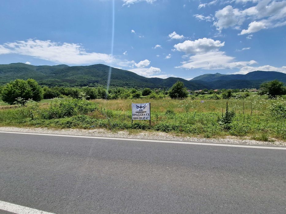 Продавам парцел УПИ 2350кв.м. на първа линия в с.Тополово