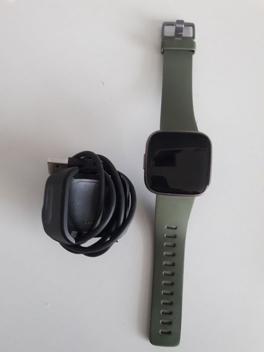 Ръчен часовник и зарядно