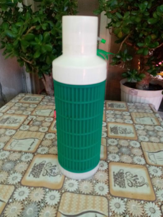 Термус 1.5л румънски  здрав без забележки.