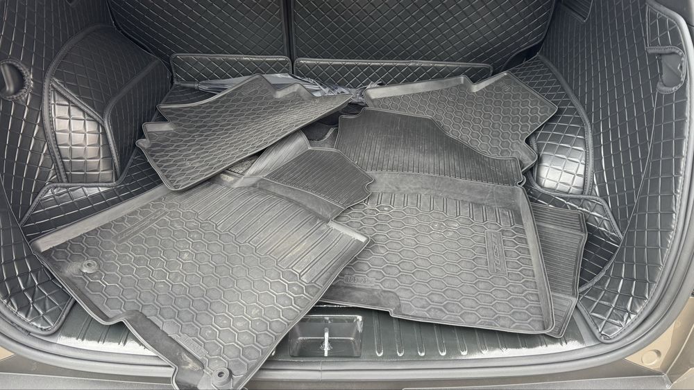 Продаю оригинальные коврики на хундай Туксон 21-25 года