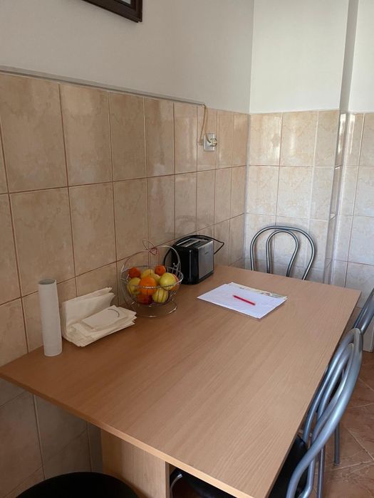 Inchiriez apartament  3 camere