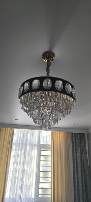 Продам Люстра почти новая