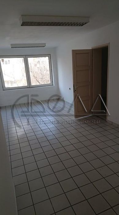 Дава се под наем Офис в София, Хладилника - 200 кв.м за 1000 € - Снимка #3