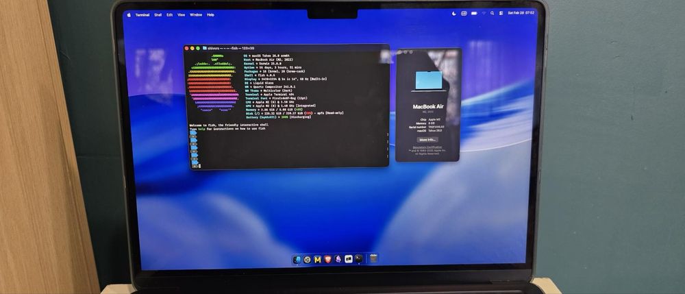 Продаван Macbook M2 .Перфектен без забележки.