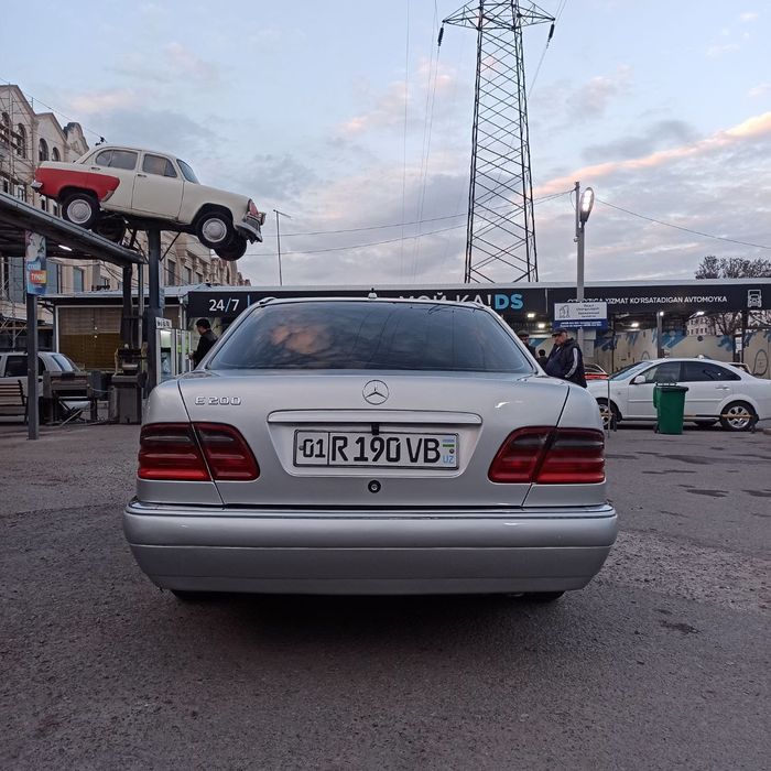 Mercedes Benz W210 E200