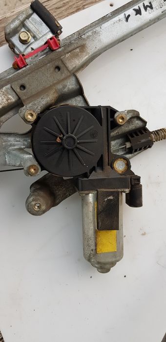 Macara Usa Electrica  Dreapta Fata Ford Focus 1 Mk1