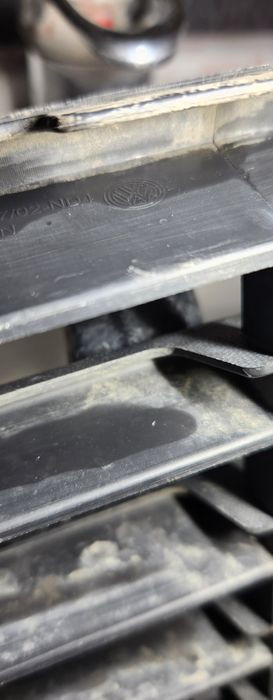 Grila bara fata 6C0853677D  VW Polo