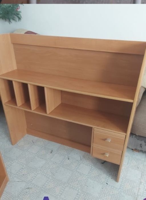 стол полкаларымен сатылады