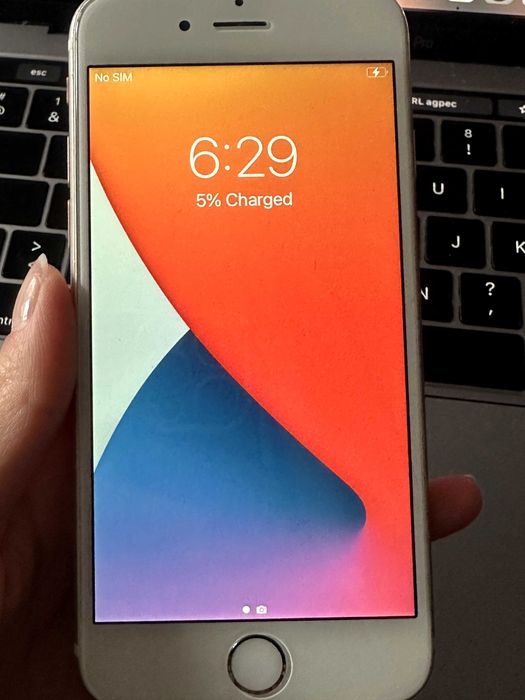 Това е iPhone 6S rosegold 64gb ползван нова батерия на 100% отключен