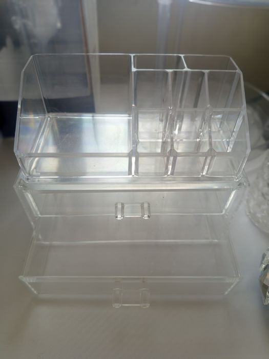 Органайзер за козметика