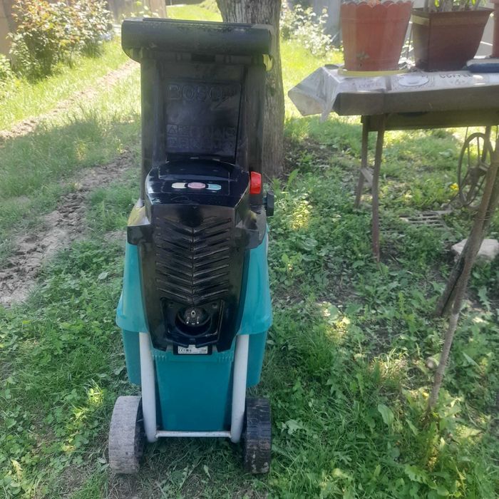 Vand Tocator profesional de crengi  Bosch AXT 25 TC – | Stare impecabila | Ca nou