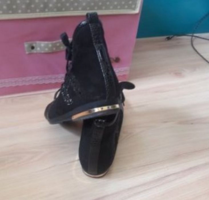 Дамски обувки в черно