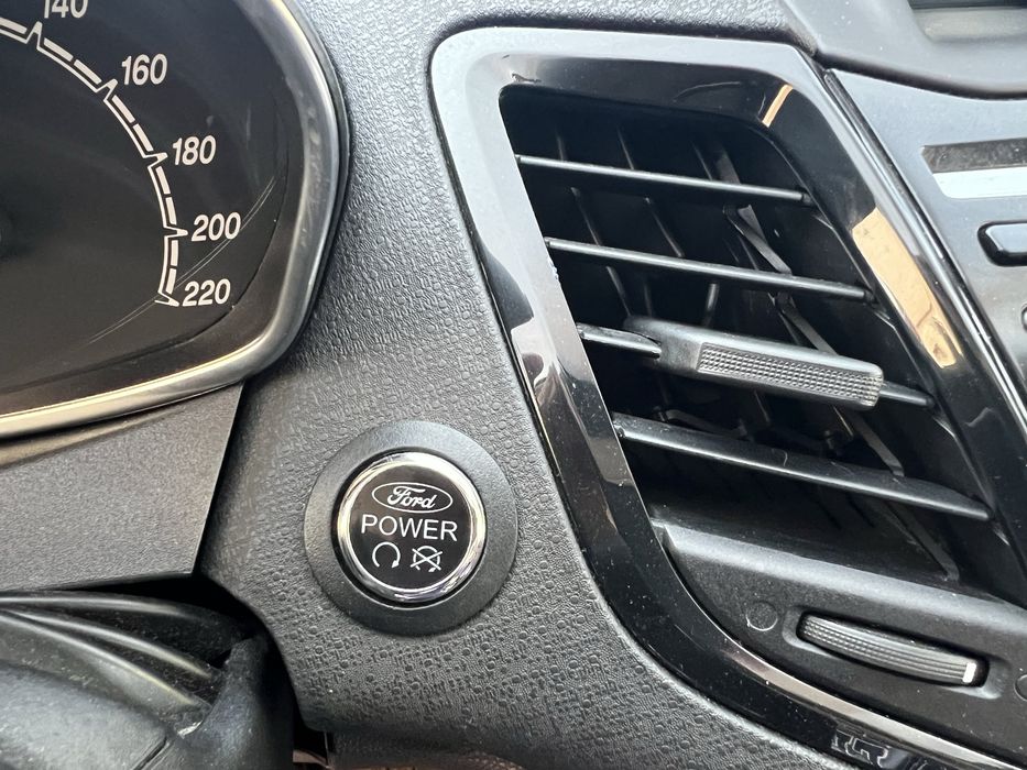 Ford Fiesta Titanium 2013