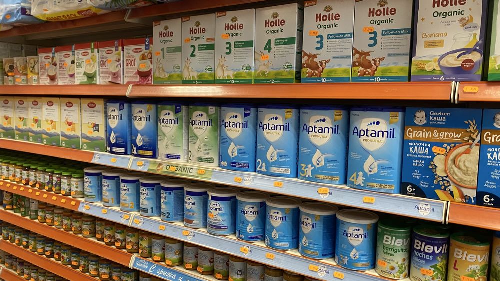 Адаптирани млека на цени от 18 лв