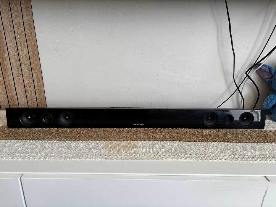 Samsung HW-F450 Sound Bar, folosit, stare foarte buna de functionare