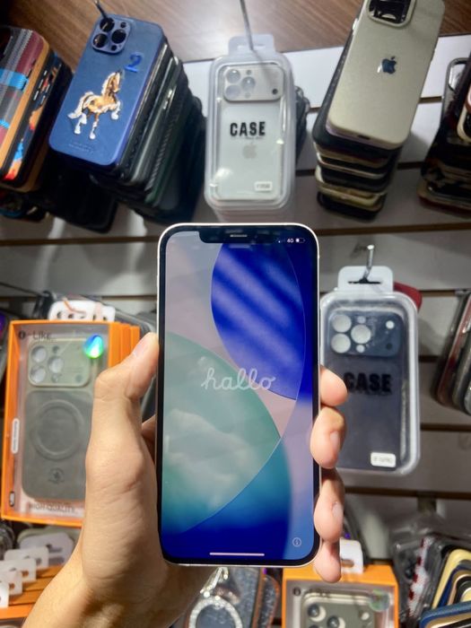 Apple iPhone 12.