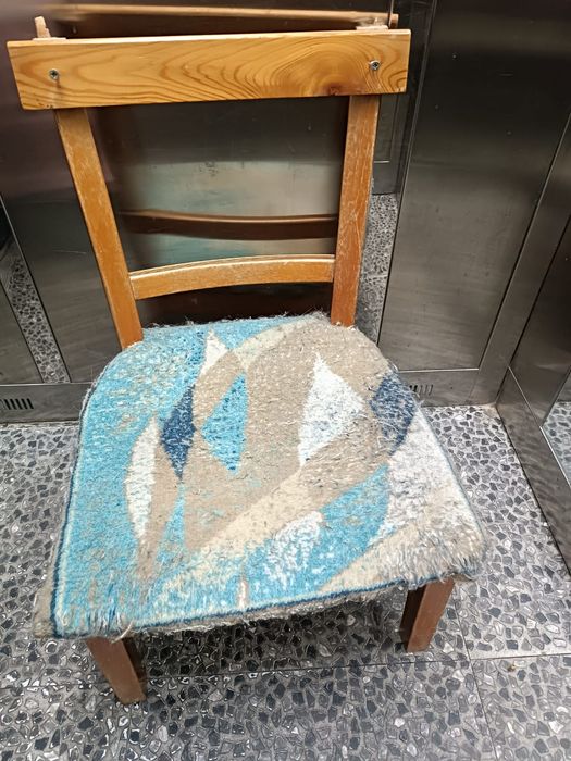 Стул низкий как табурет