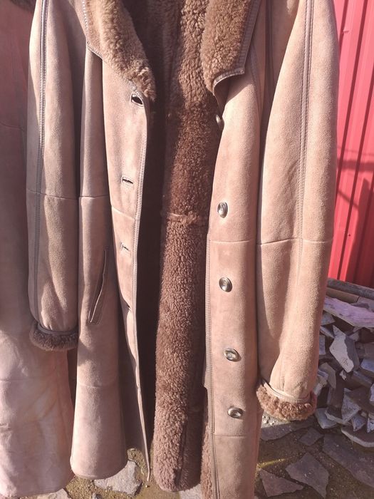 Vînd cojoc blană de oaie