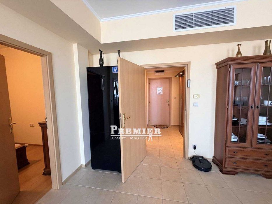 Продава се Тристаен апартамент в Поморие - 112 кв.м за 478 €/кв.м - Снимка #2