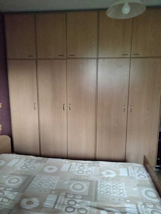 Спалня и 5 крилен гардероб с надстройка.Материал ПДЧ -18мм.