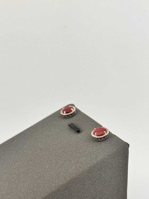 Пусеты золотые с бриллиантами и рубином