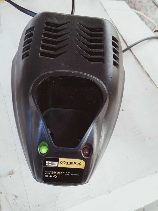 Зарядка для шуруповерта.