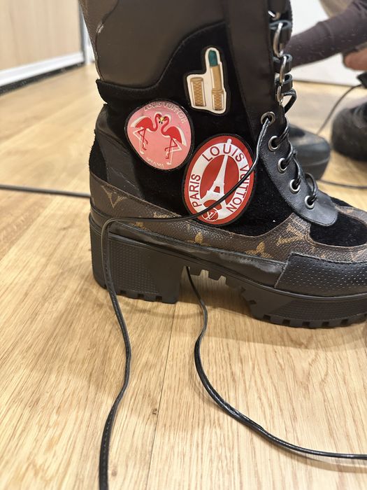 Боти с връзки и дебела подметка