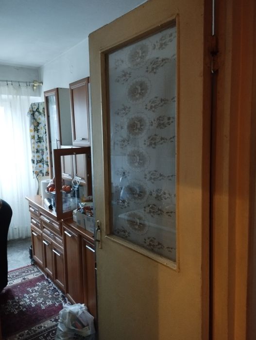 Vând apartament 4 camere Rovine-Dezrobirii