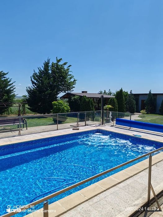 Pentru o viata in vacanță, proprietate 3280 cu piscina, garaj, BBQ.. .