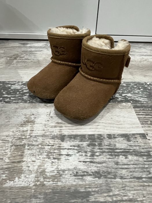 Апрески Ugg 2/3 размер 6- 12 месеца