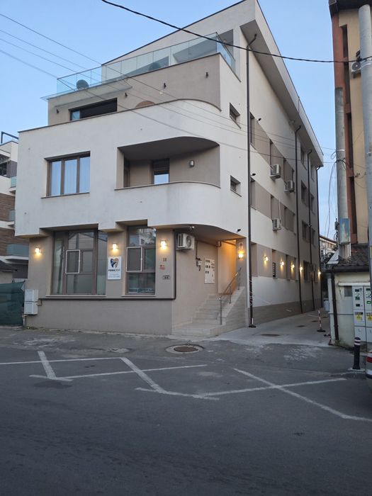 Închiriez apartament central