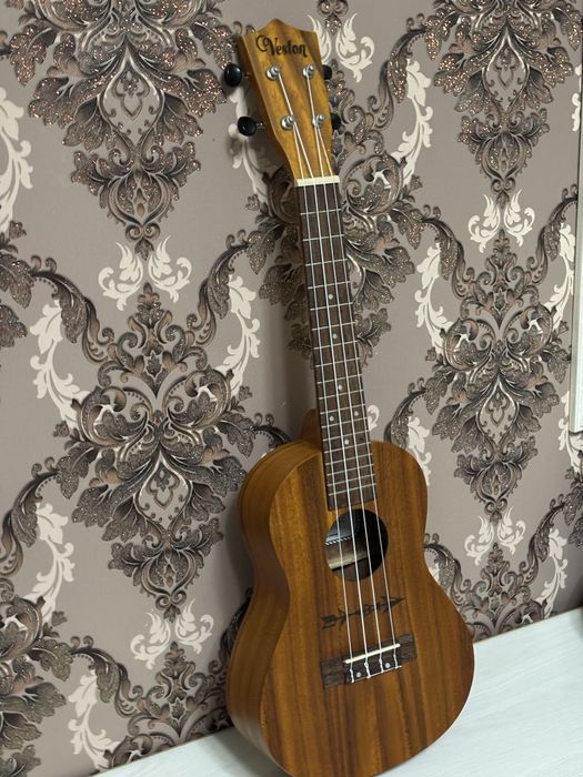 Продам укулеле Veston