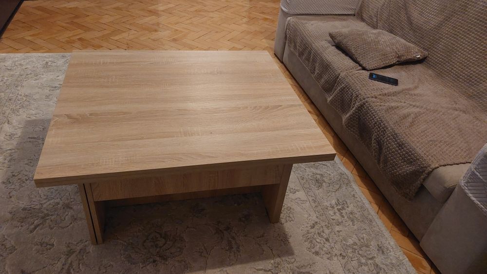 Vând masa de living