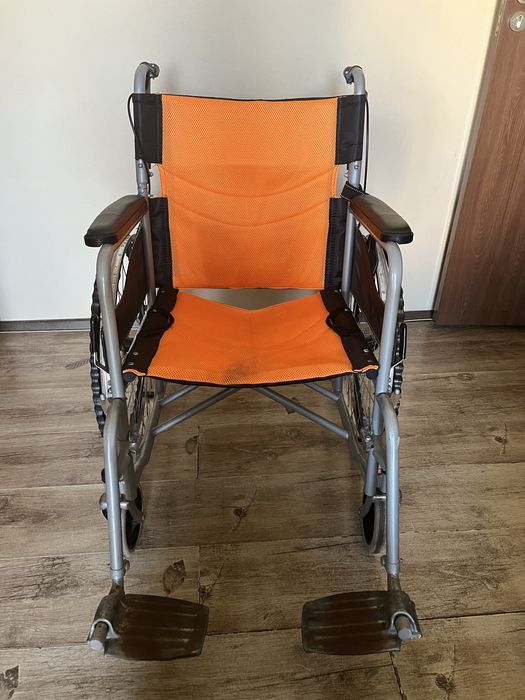 Vand Scaun cu Rotile