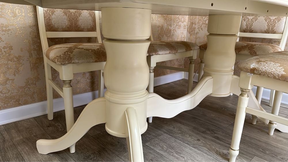 Продается набор стульев со столом