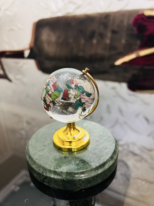 Декоративный мини-глобус на мраморной подставке